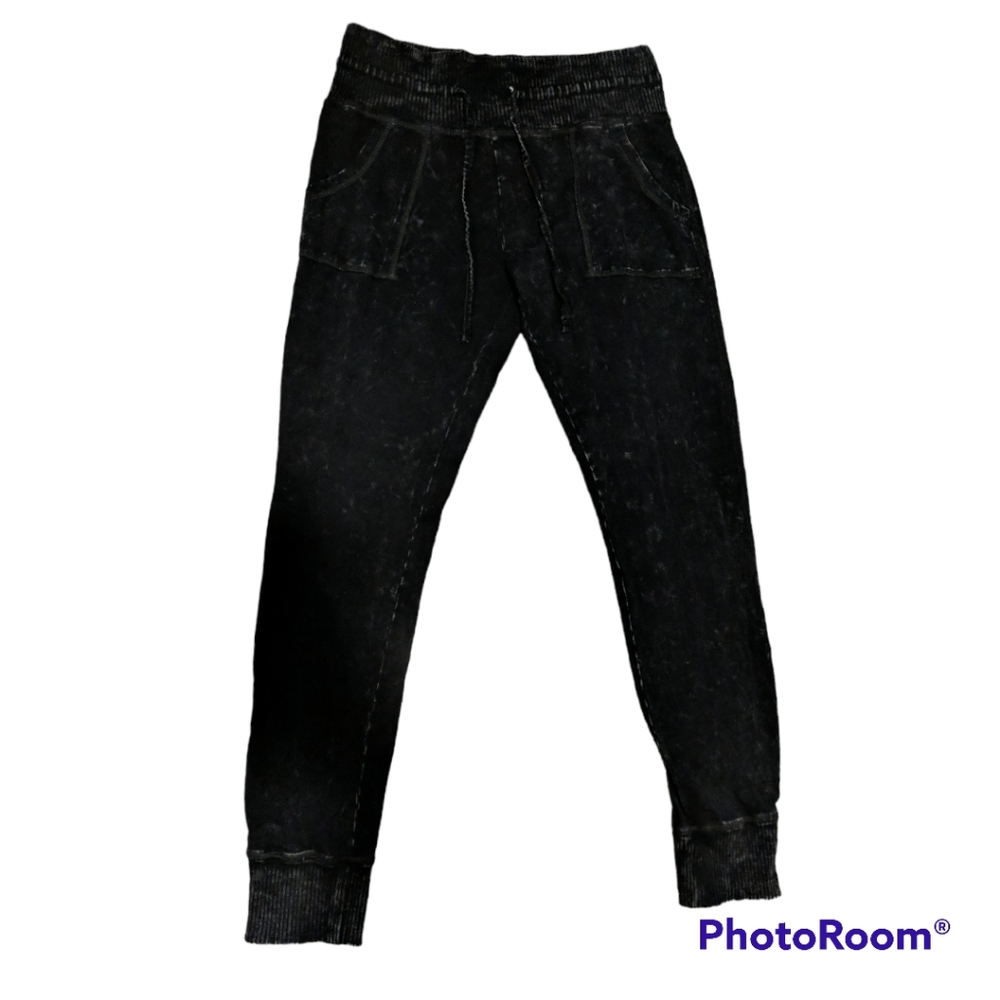 Livi by Olivia Rae Distressed Lounge Pants M